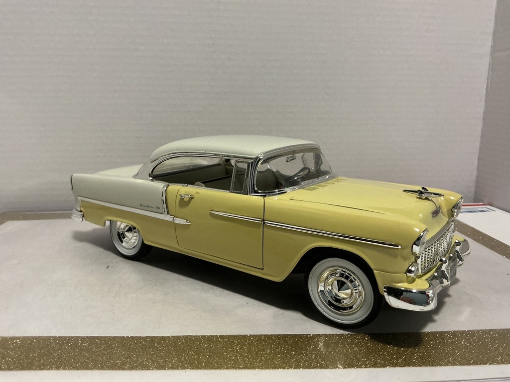 1/18 ERTL 1955 CHEVROLET BEL AIR WHITE/YELLOW ON WHITE/BLACK image
