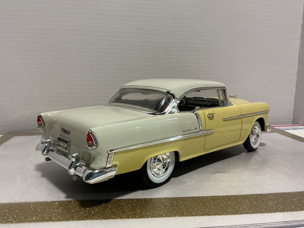 1/18 ERTL 1955 CHEVROLET BEL AIR WHITE/YELLOW ON WHITE/BLACK image