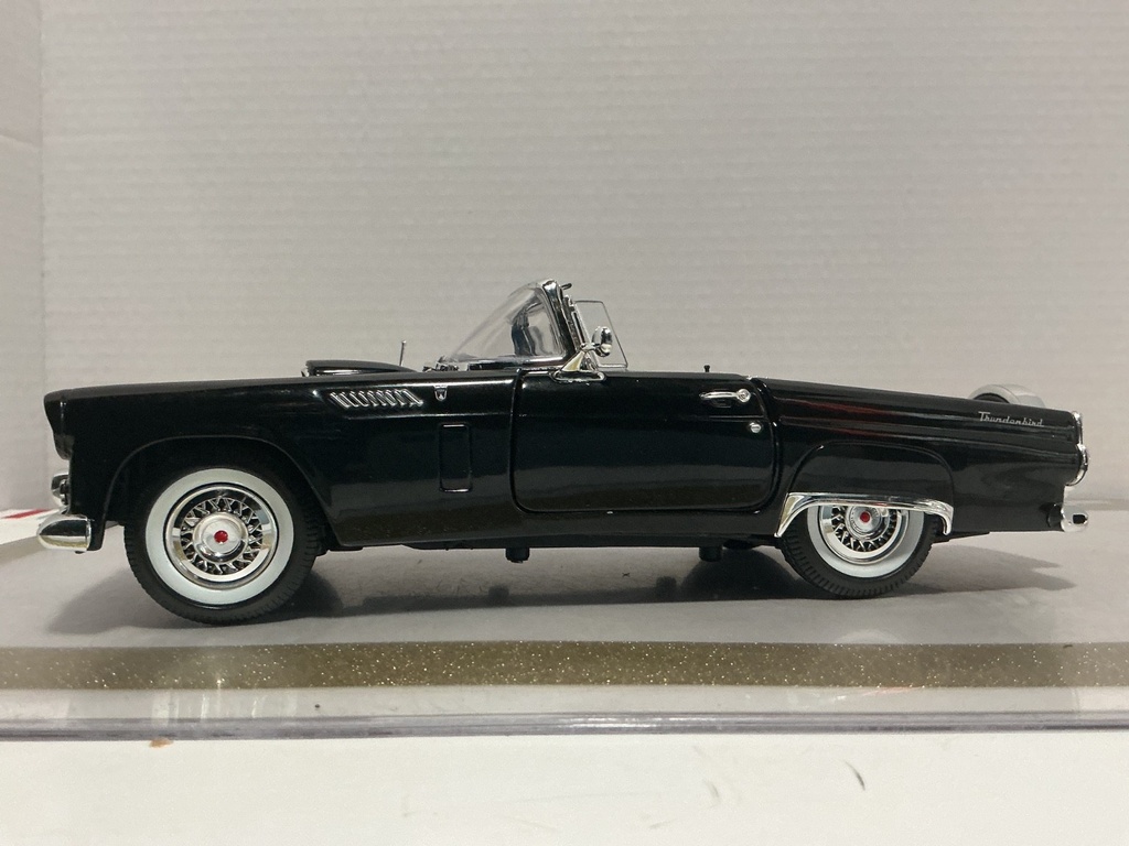 1/18 MOTORMAX 1956 FORD T-BIRD JUNKYARD CAR image