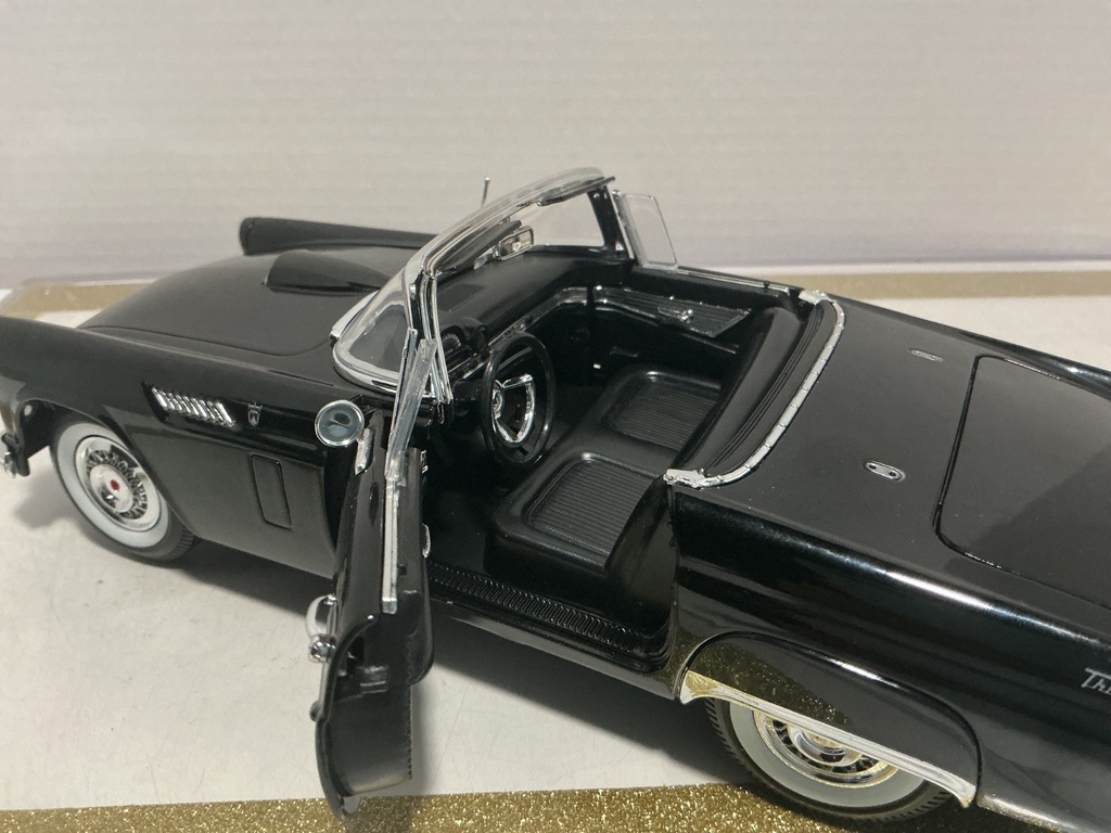 1/18 MOTORMAX 1956 FORD T-BIRD JUNKYARD CAR image