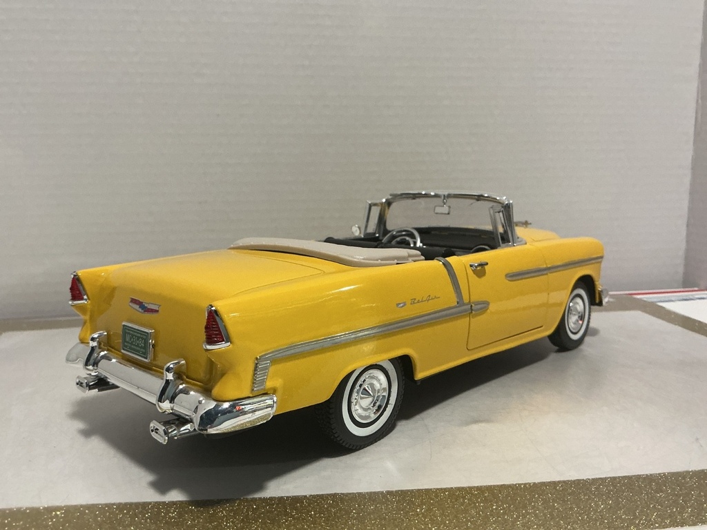 1/18 1955 CHEVROLET BEL AIR MOTOR MAX YELLOW ON BLACK image