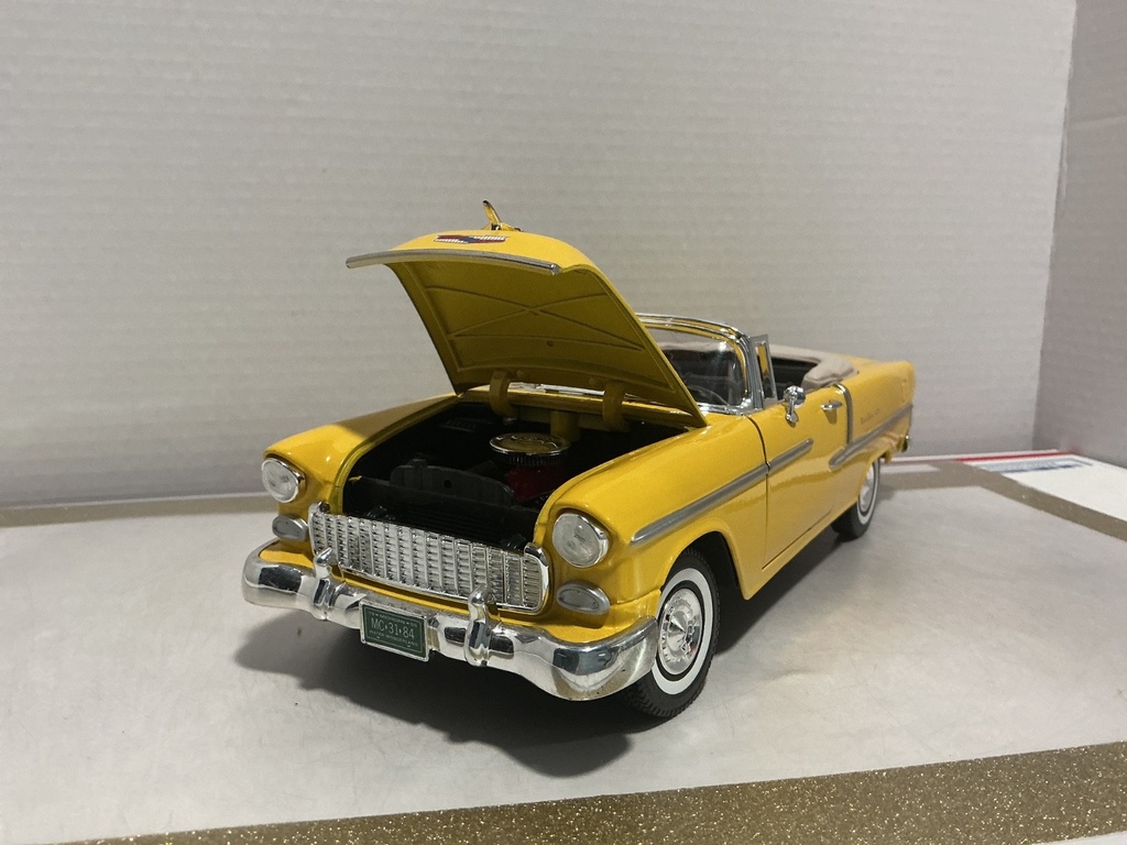 1/18 1955 CHEVROLET BEL AIR MOTOR MAX YELLOW ON BLACK image