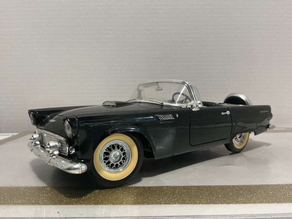 1/18 REVELL 1956 T BIRD BLACK ON WHITE JUNKYARD image