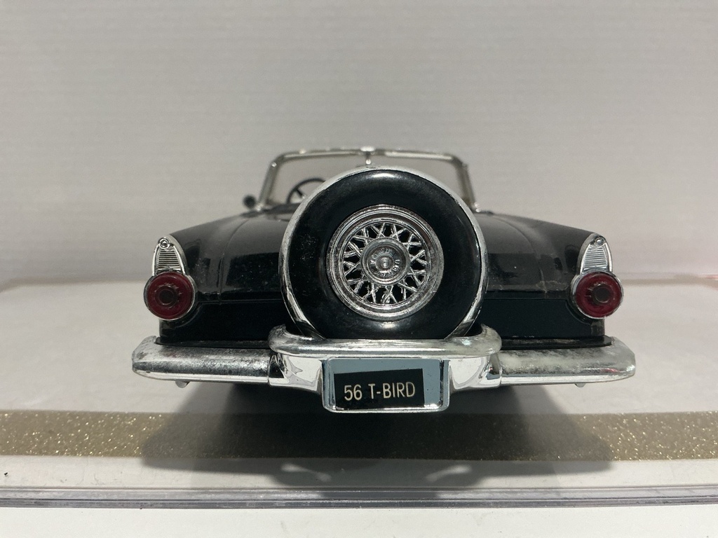 1/18 REVELL 1956 T BIRD BLACK ON WHITE JUNKYARD image