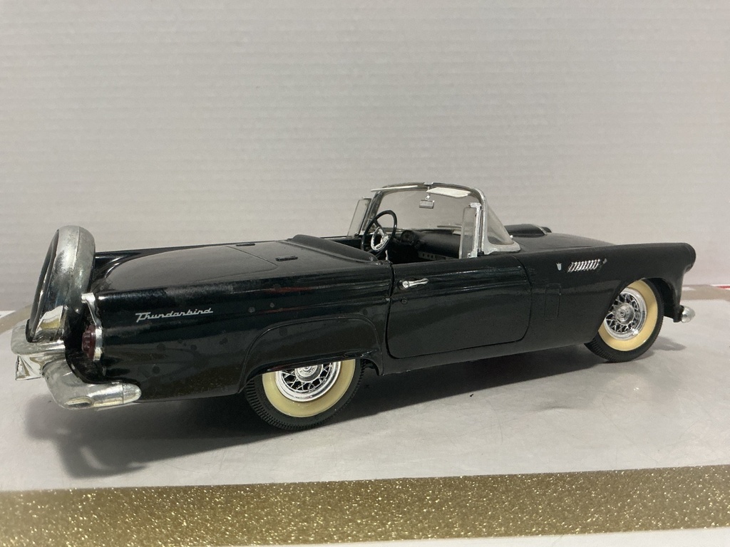 1/18 REVELL 1956 T BIRD BLACK ON WHITE JUNKYARD image