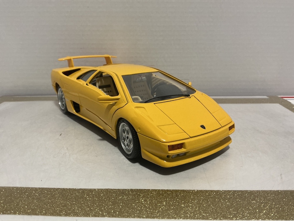 1/18 BURAGO 1990 LAMBORGHINI DIABLO YELLOW ON TAN image