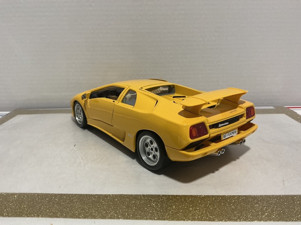 1/18 BURAGO 1990 LAMBORGHINI DIABLO YELLOW ON TAN image