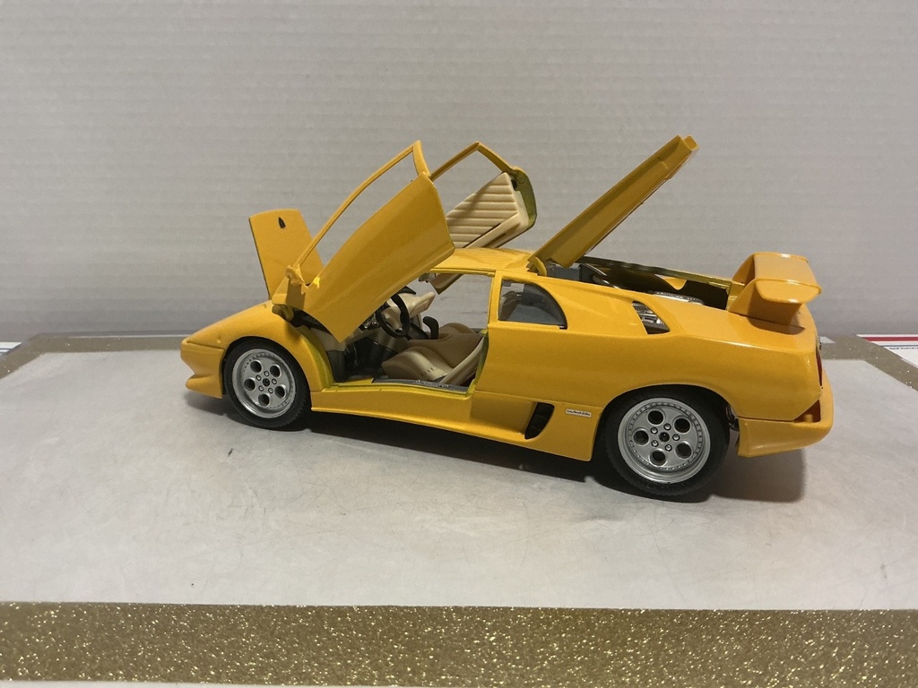 1/18 BURAGO 1990 LAMBORGHINI DIABLO YELLOW ON TAN image
