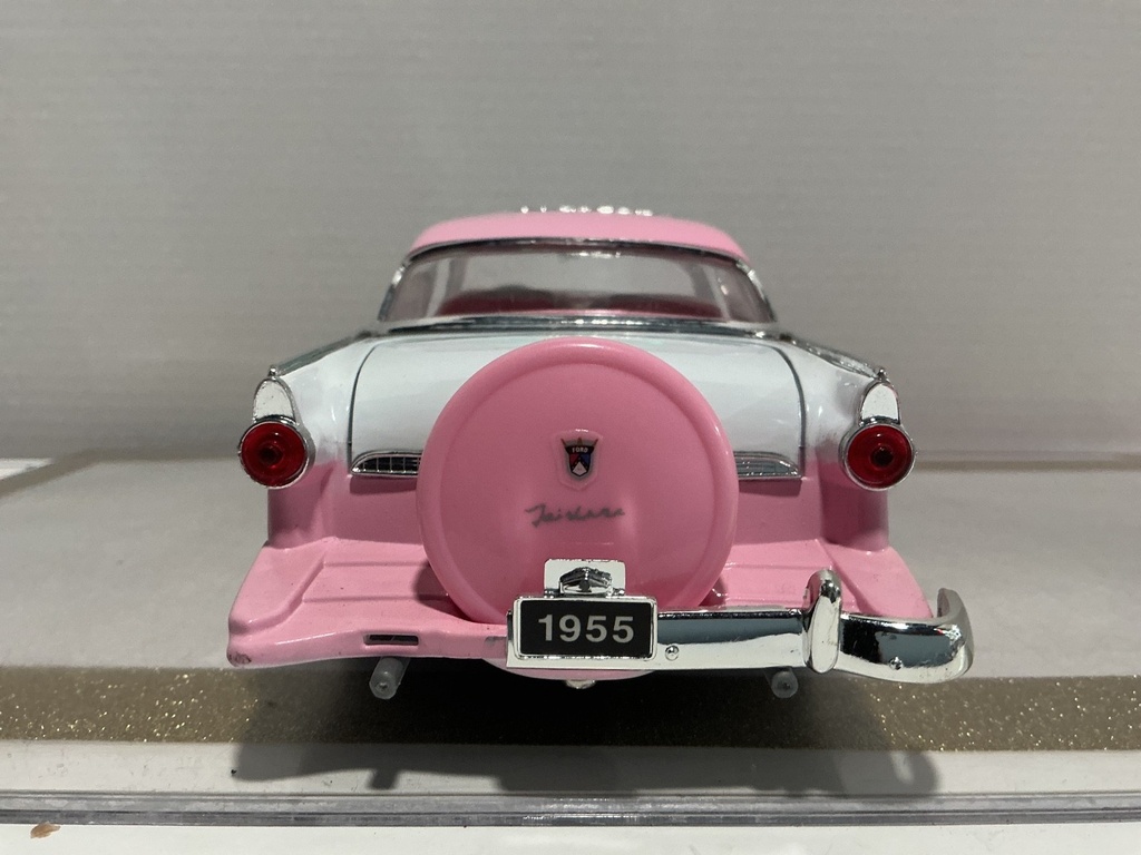 1/18 ROAD LEGENDS 1955 FORD FAIRLANE CROWN VICTORIA PINK ON PINK image