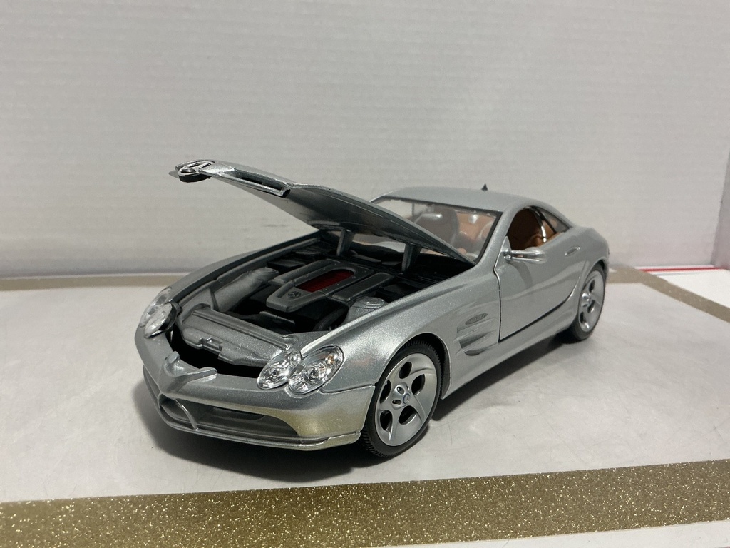 1/18 MAISTO MERCEDES BENZ VISION SLR SILVER ON BROWN image
