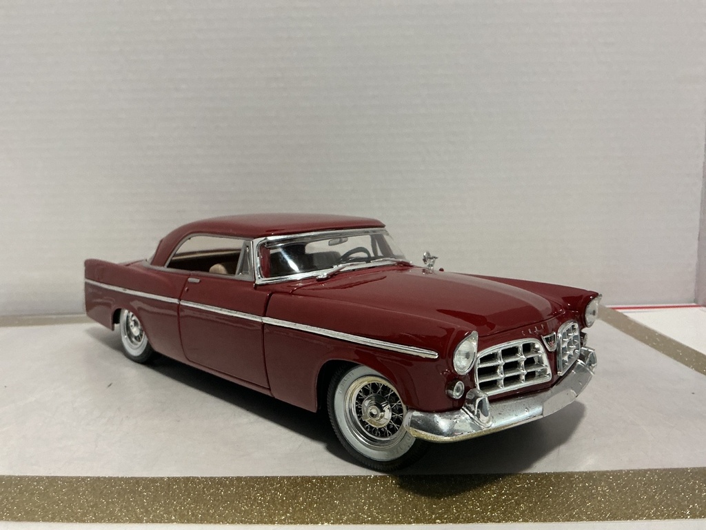 1/18 MAISTO 1956 CHRYSLER 300B RED ON TAN image
