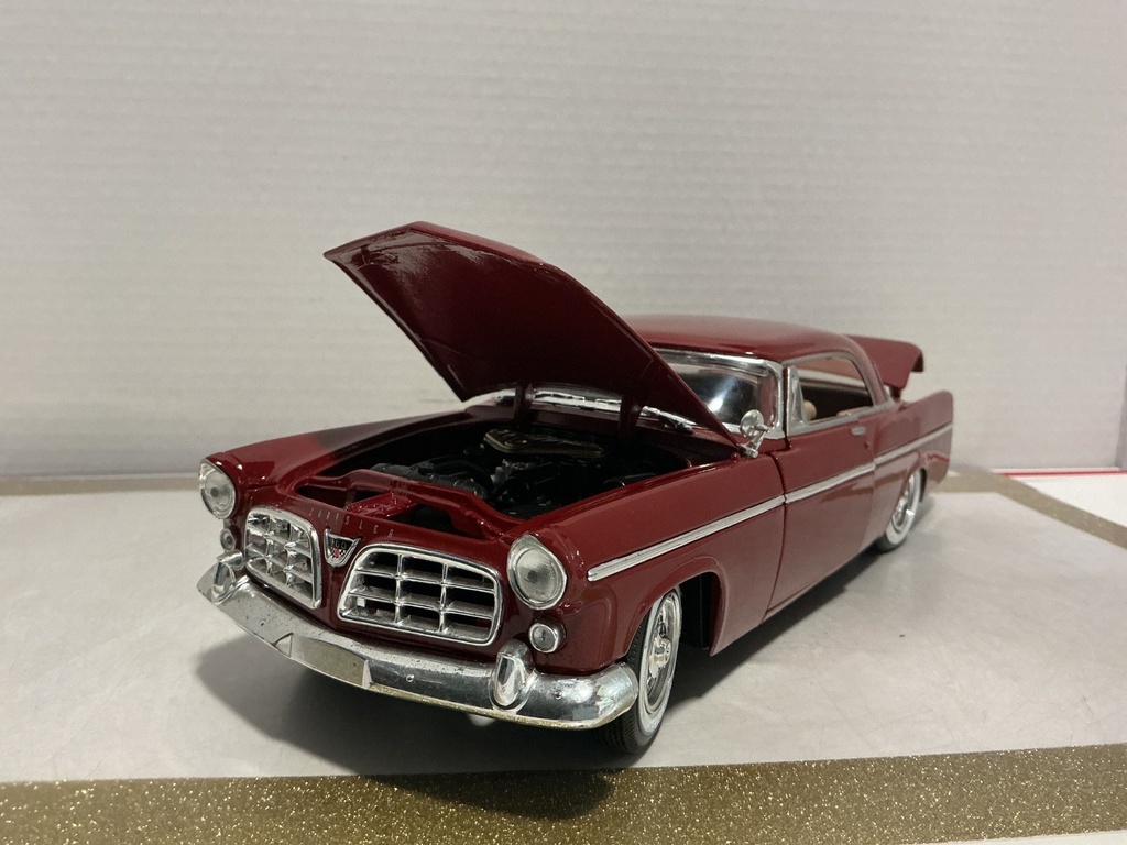 1/18 MAISTO 1956 CHRYSLER 300B RED ON TAN image