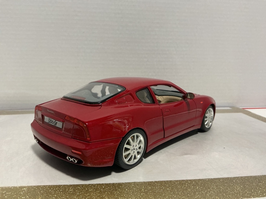 1/18 BURAGO 1998 MASERATI 3200 GT RED ON TAN image