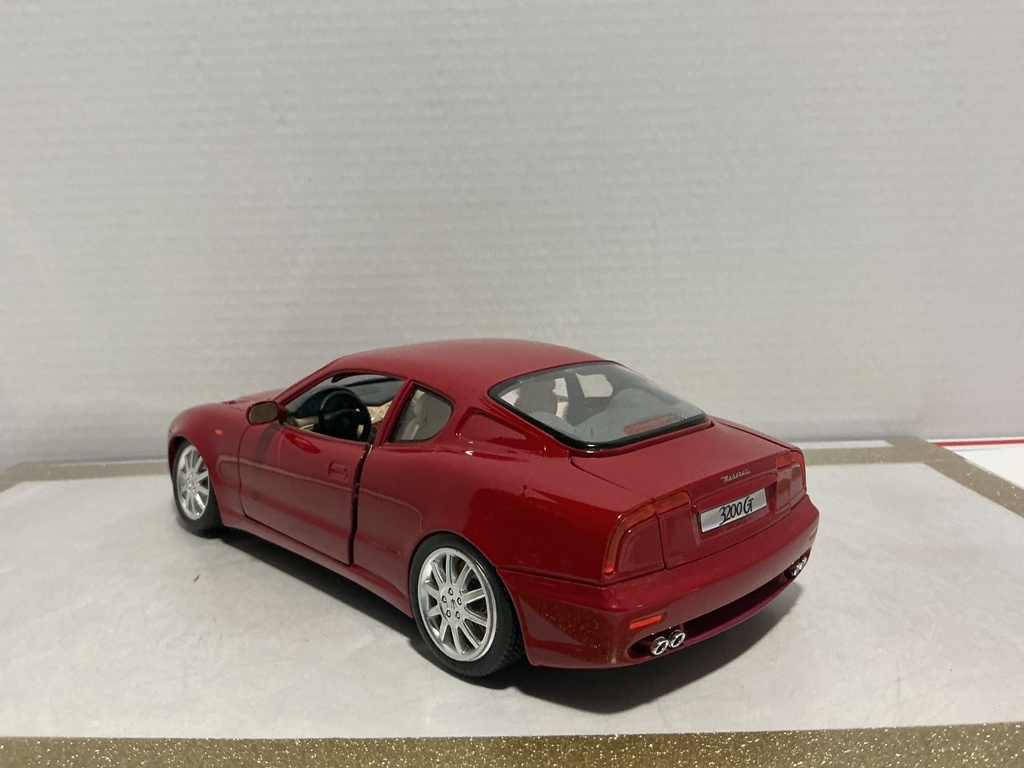 1/18 BURAGO 1998 MASERATI 3200 GT RED ON TAN image