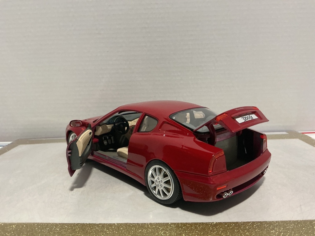 1/18 BURAGO 1998 MASERATI 3200 GT RED ON TAN image