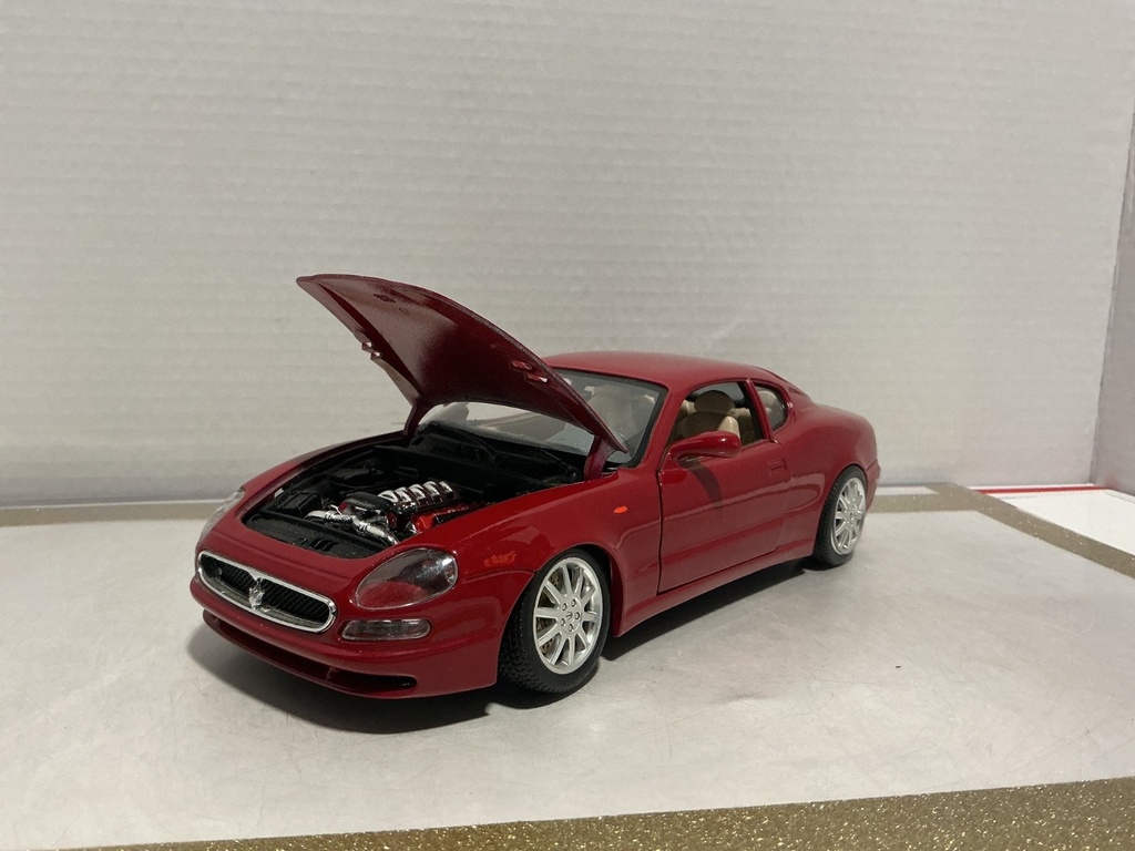 1/18 BURAGO 1998 MASERATI 3200 GT RED ON TAN image