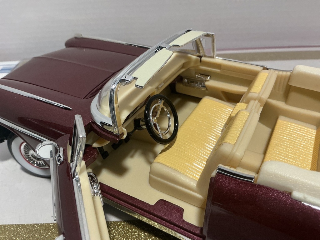 1/18 MOTORMAX 1958 CADILLAC ELDORADO PURPLE ON TAN image