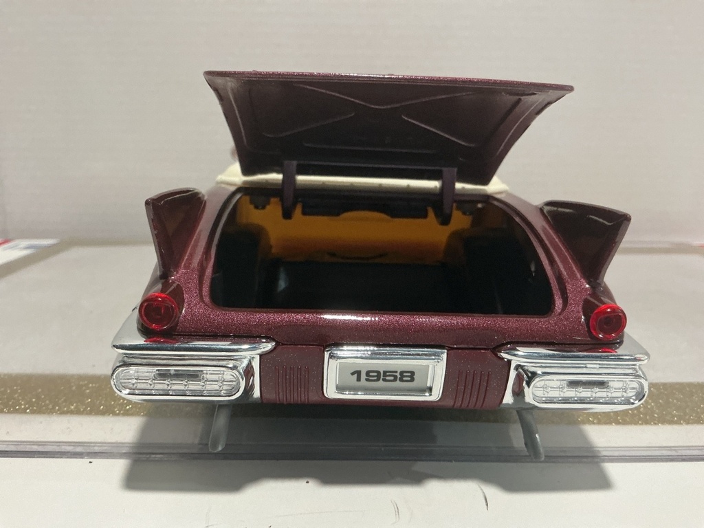 1/18 MOTORMAX 1958 CADILLAC ELDORADO PURPLE ON TAN image