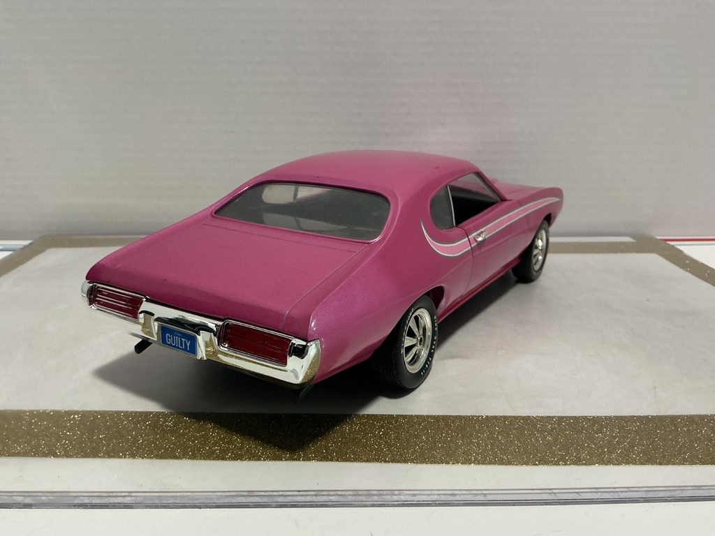 1/18 ERTL 1969 GTO PONTIAC MAGENTA PINK ON BLACK (MISSING DRIVER MIRROR) image