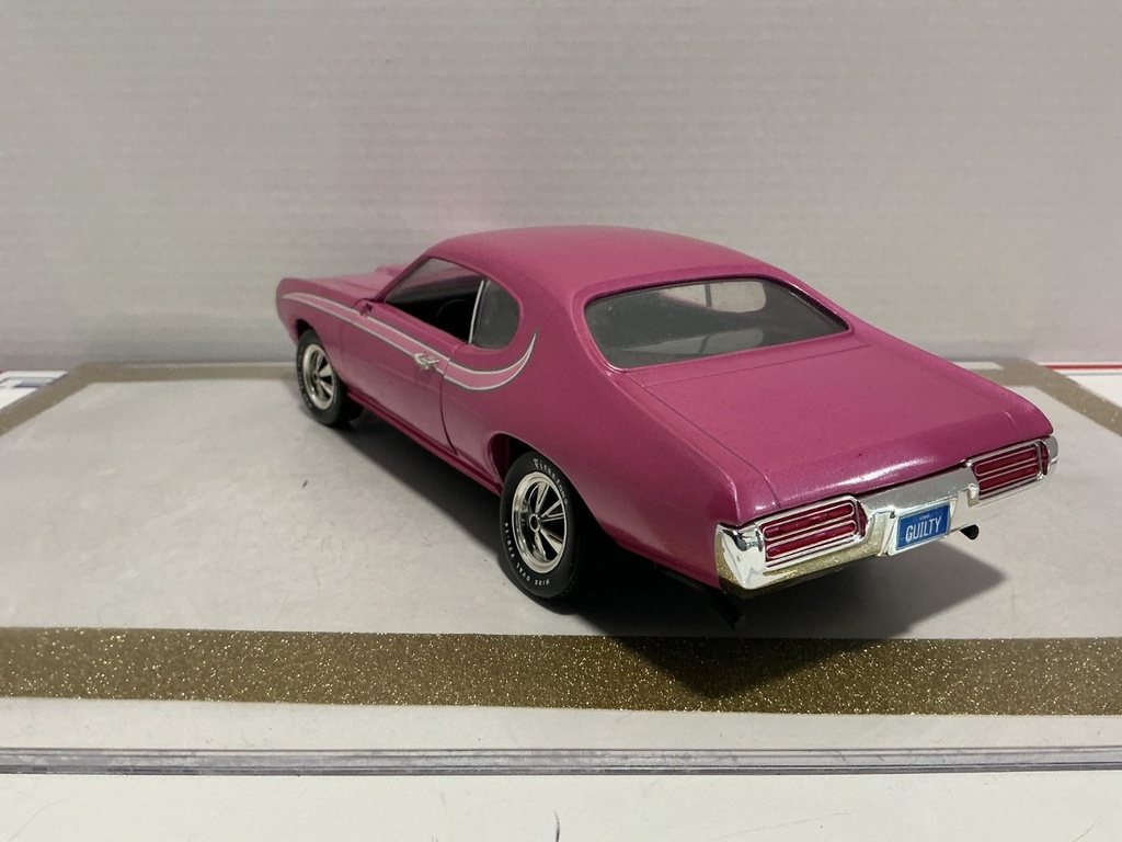 1/18 ERTL 1969 GTO PONTIAC MAGENTA PINK ON BLACK (MISSING DRIVER MIRROR) image