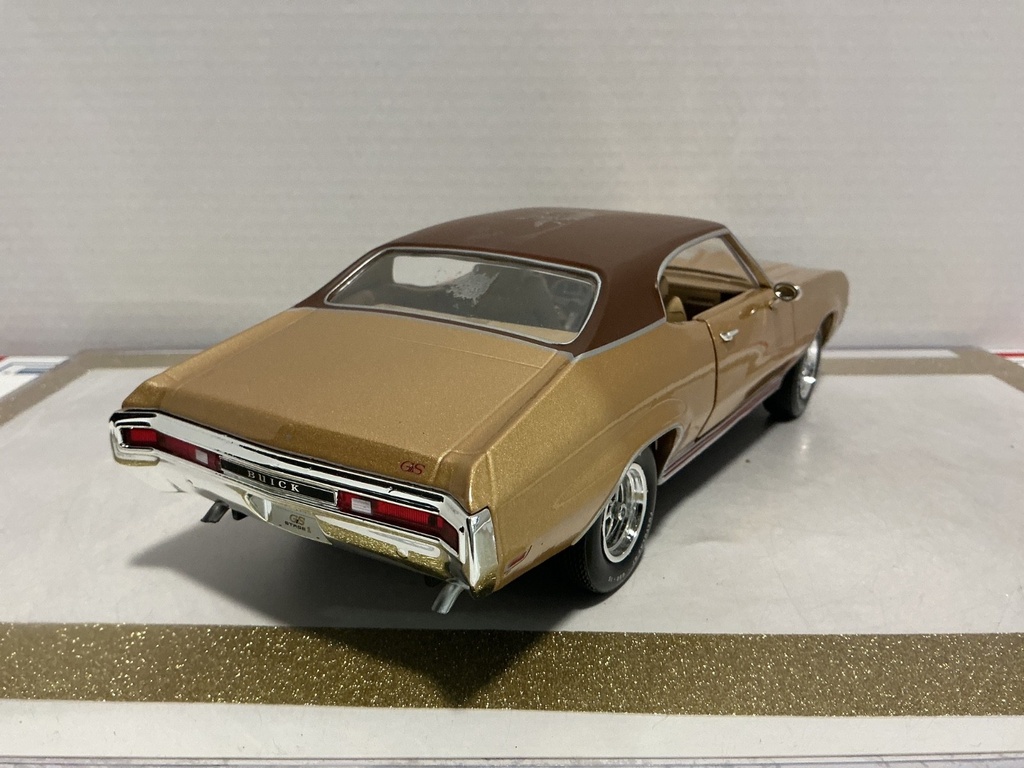 1/18 AUTO WORLD 1970 BUICK SKYLARK LGHT BROWN ON LIGHT BROWN image