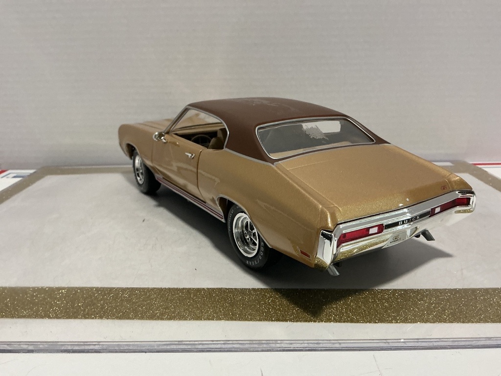 1/18 AUTO WORLD 1970 BUICK SKYLARK LGHT BROWN ON LIGHT BROWN image