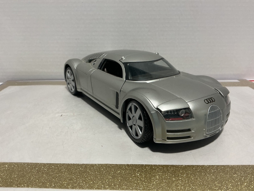 1/18 MAISTO AUDI SUPER SPORT WAGEN “ROSEMEYER” SILVER ON BROWN image