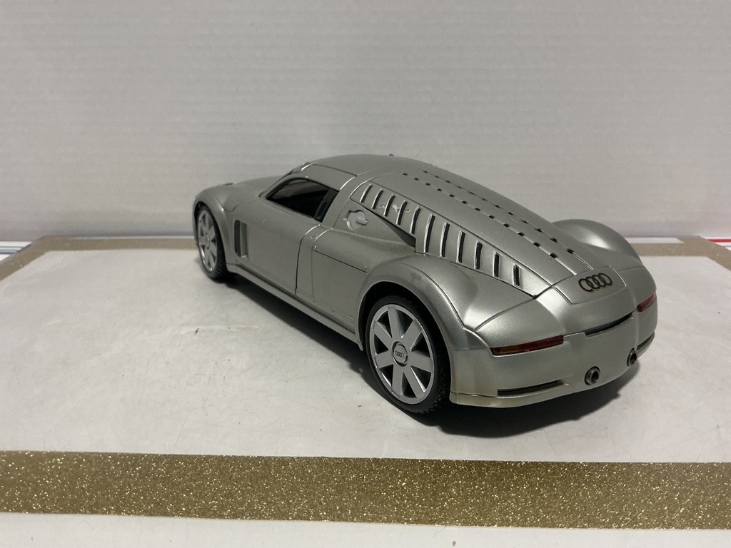 1/18 MAISTO AUDI SUPER SPORT WAGEN “ROSEMEYER” SILVER ON BROWN image