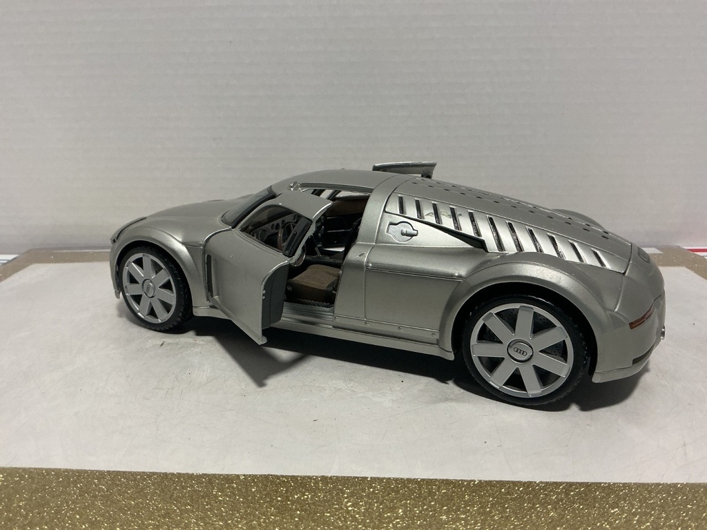 1/18 MAISTO AUDI SUPER SPORT WAGEN “ROSEMEYER” SILVER ON BROWN image