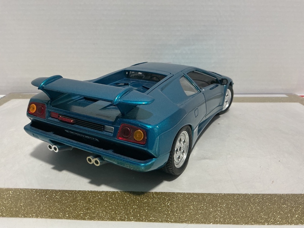 1/18 MIRA 1990 LAMBORGHINI BIABLO BLUE/GREEN ON BLACK image