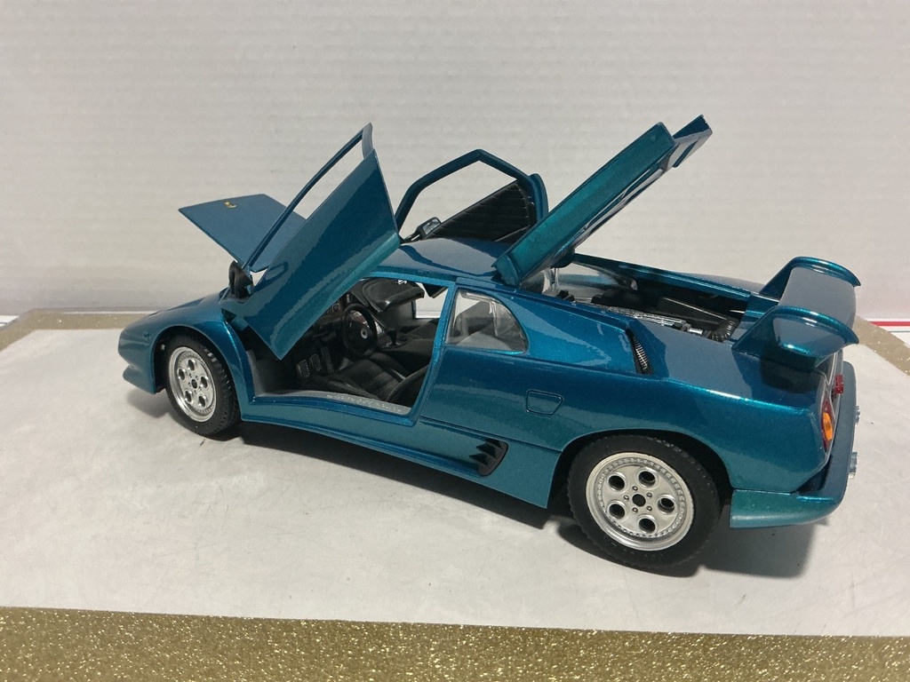 1/18 MIRA 1990 LAMBORGHINI BIABLO BLUE/GREEN ON BLACK image