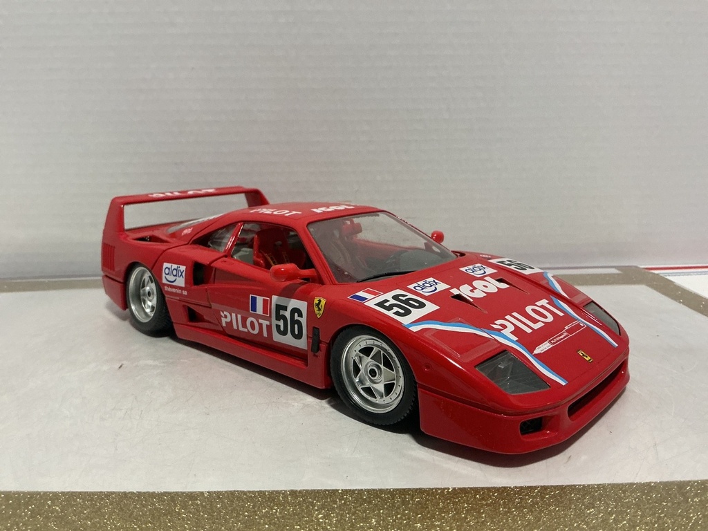 1/18 BURAGO FERRARI F40 1987 RED ON RED PILOT #56 image