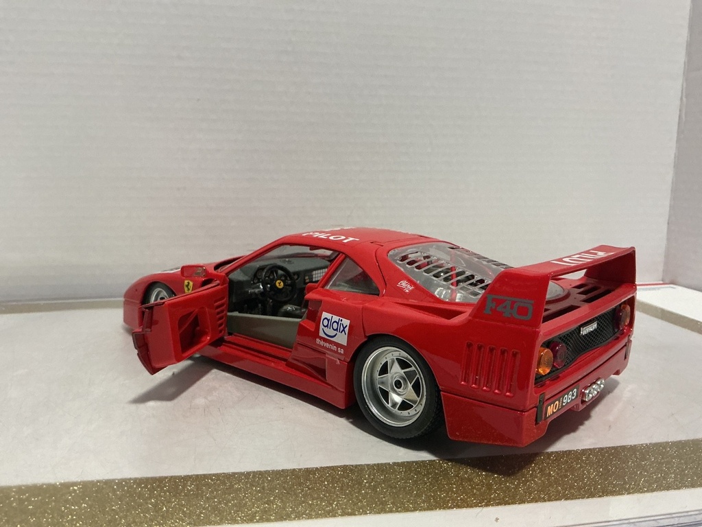 1/18 BURAGO FERRARI F40 1987 RED ON RED PILOT #56 image