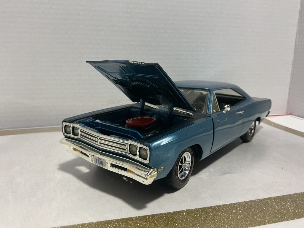 1/18 ERTL 1969 PLYMOUTH BLUE ON BLACK ROAD RUNNER *PAINT FADE SPOT ON ROOF* image