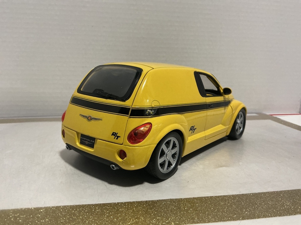 1/18 HOT WHEELS CHRYSLER PANEL CRUISER YELLOW ON BLACK image