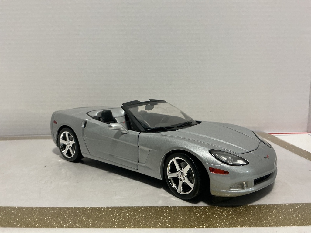 1/18 HOT WHEELS 2003 C6 CORVETTE SILVER ON BLACK image