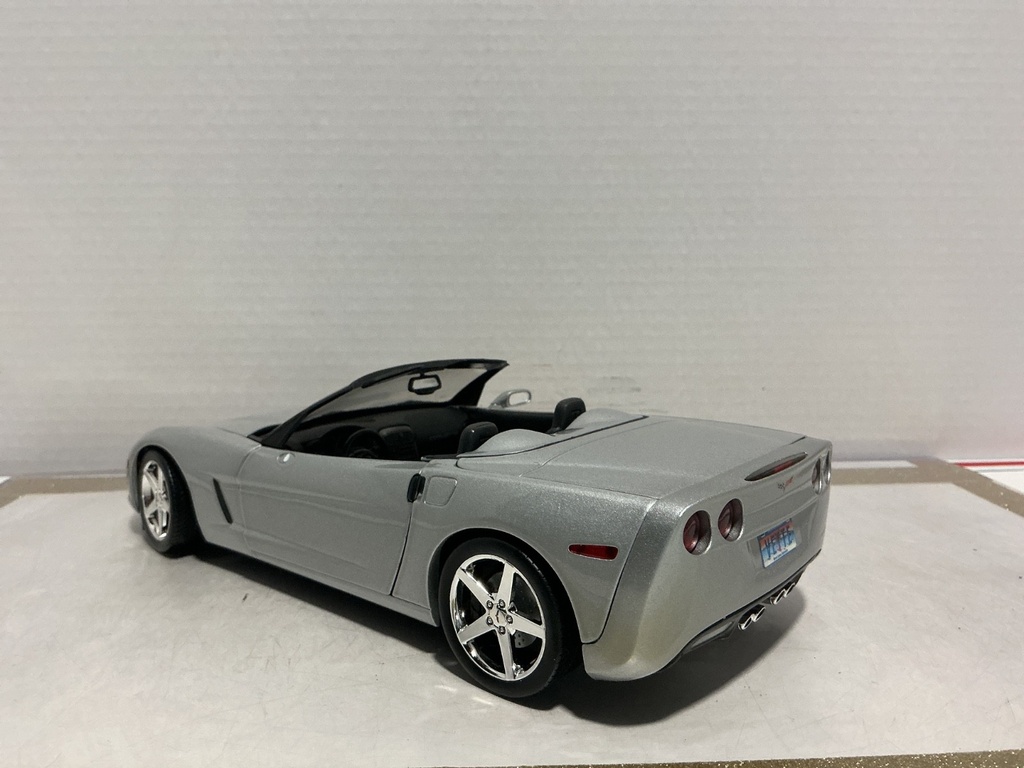 1/18 HOT WHEELS 2003 C6 CORVETTE SILVER ON BLACK image