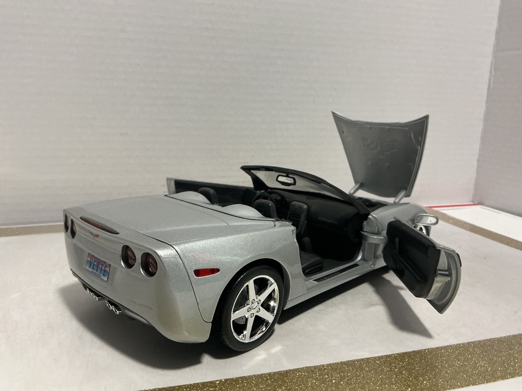 1/18 HOT WHEELS 2003 C6 CORVETTE SILVER ON BLACK image