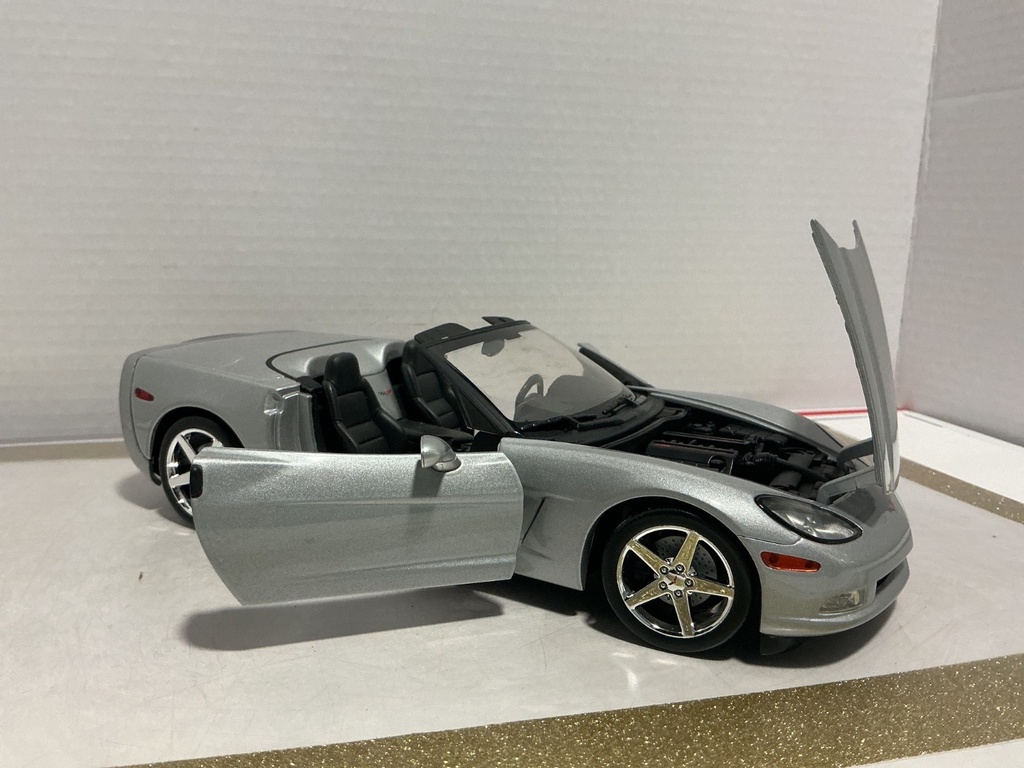 1/18 HOT WHEELS 2003 C6 CORVETTE SILVER ON BLACK image