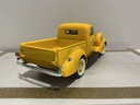 1/18 ROAD SIGNATURE 1937 STUDEBAKER COUPE EXPESS PICK UP YELOW ON TAN image