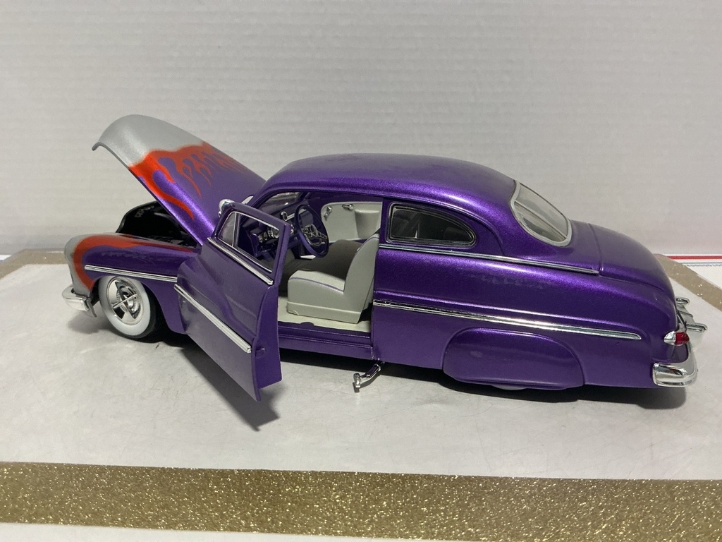1/18 ERTL 1949 MERCURY PURPLE ON CREAM image