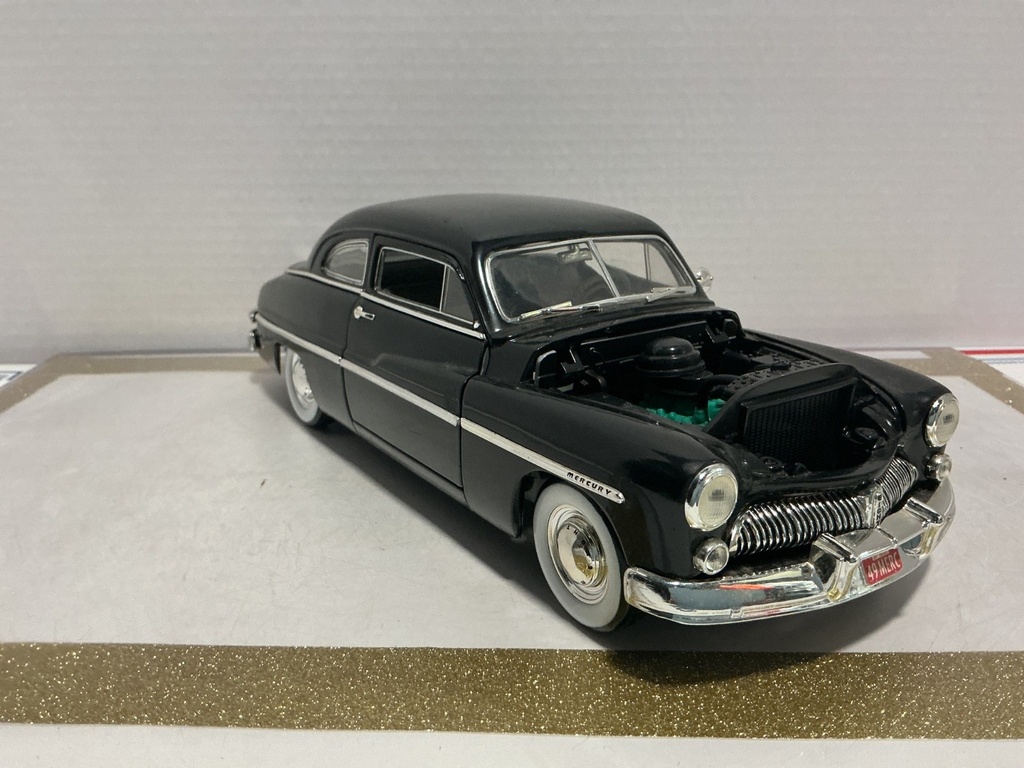 1/18 ERTL 1949 MERCURY BLACK ON GREY (HOO IS MISSING) image