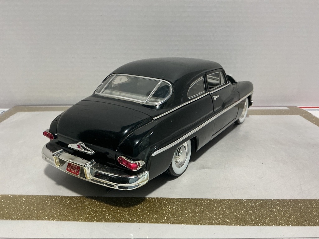 1/18 ERTL 1949 MERCURY BLACK ON GREY (HOO IS MISSING) image