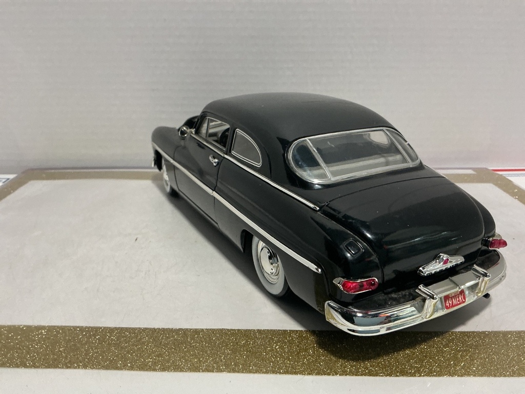1/18 ERTL 1949 MERCURY BLACK ON GREY (HOO IS MISSING) image