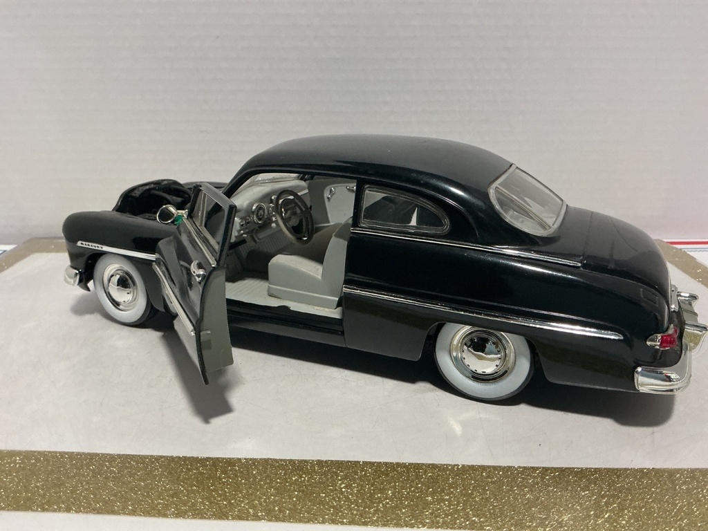 1/18 ERTL 1949 MERCURY BLACK ON GREY (HOO IS MISSING) image