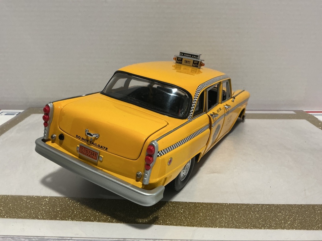 1/18 SUN STAR 1961 CHECKER A11 *BROKEN WHEEL/TIRE* YELLOW ON BLACK image