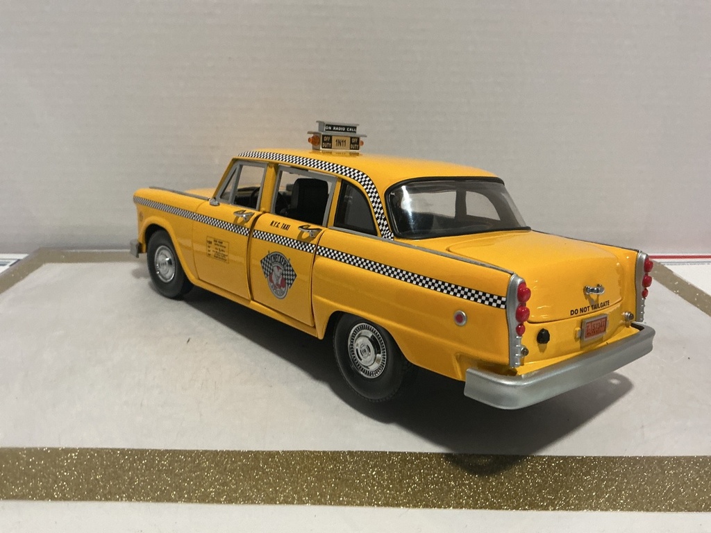 1/18 SUN STAR 1961 CHECKER A11 *BROKEN WHEEL/TIRE* YELLOW ON BLACK image