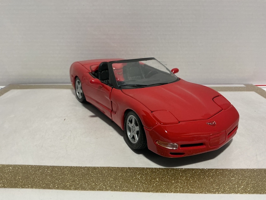 1/18 MAISTO ‘98 CORVETTE RED ON BLACK image