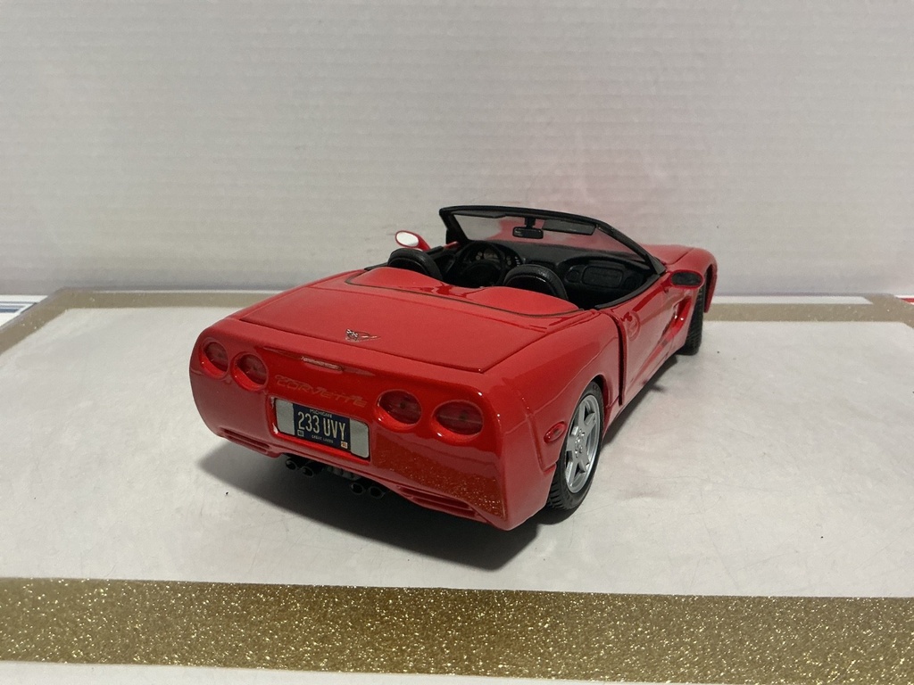 1/18 MAISTO ‘98 CORVETTE RED ON BLACK image