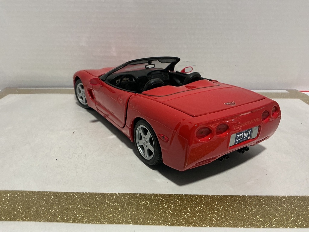 1/18 MAISTO ‘98 CORVETTE RED ON BLACK image
